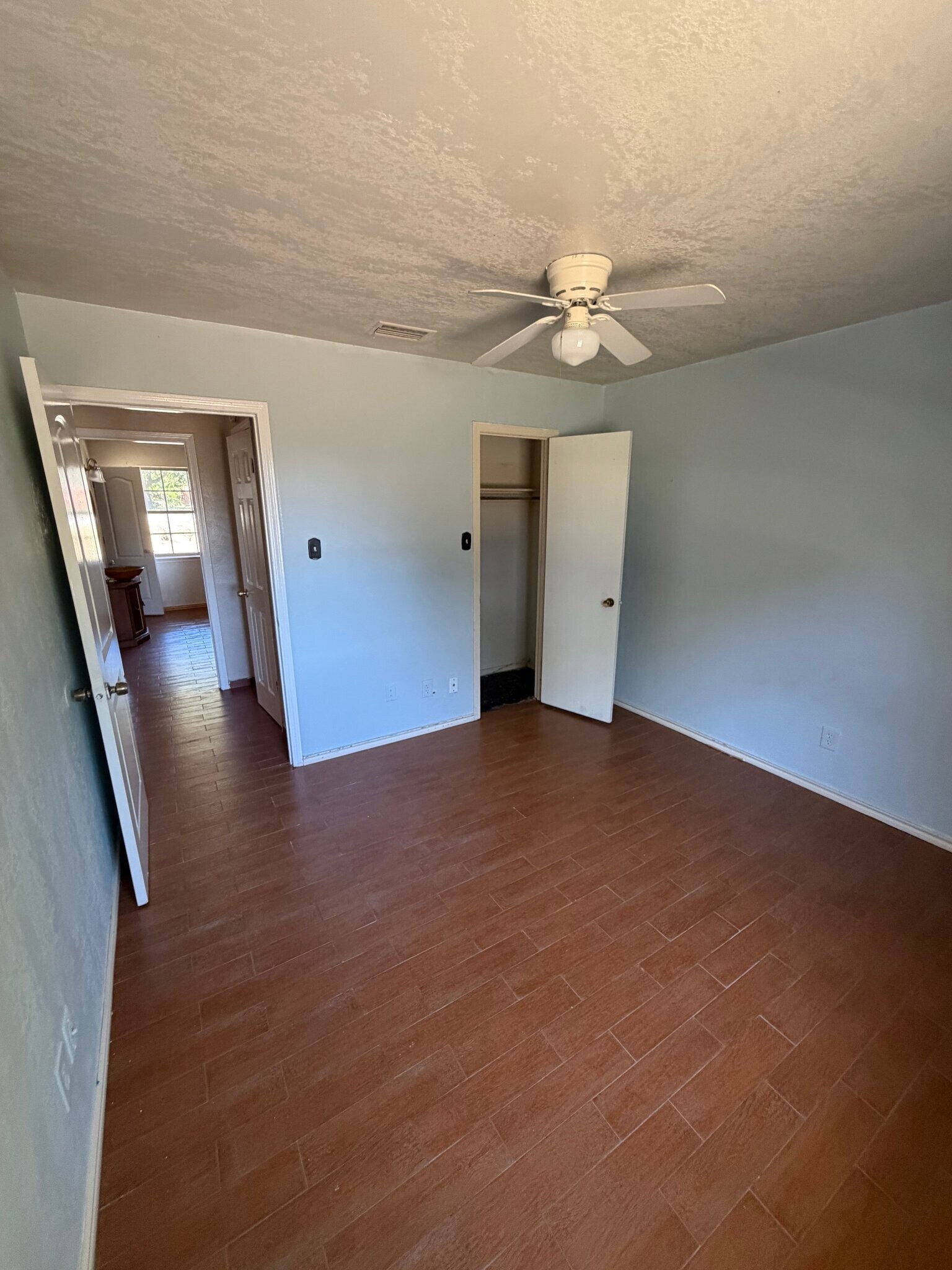 Building Photo - 526 Pebble Rd