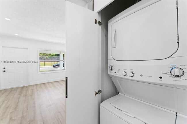 Building Photo - 3161 SW 27th Ln