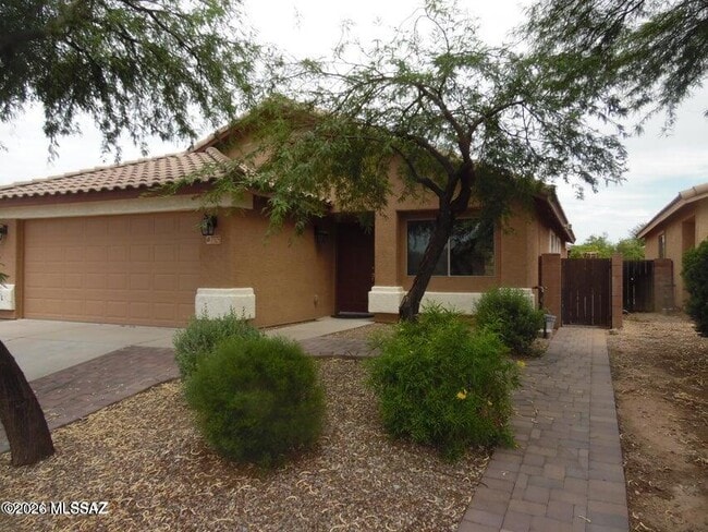 Building Photo - 7325 E Weeping Willow Dr