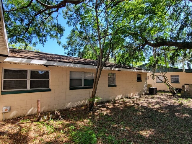 Building Photo - 3/1  - 1/2 DUPLEX LOCATED IN LEESBURG