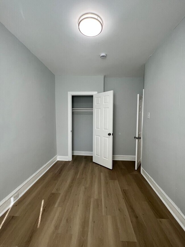 Building Photo - 3b/1.5b House Section 8 only.
