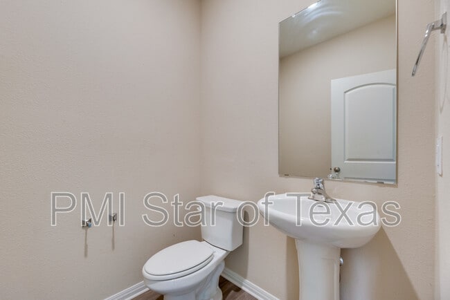 Building Photo - 247 Enchanted Way