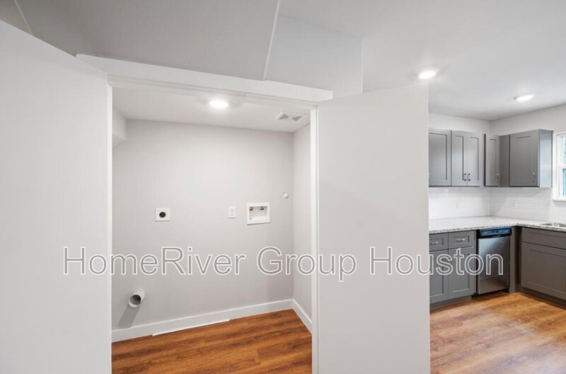 Building Photo - 8120 Laura Koppe Rd