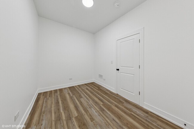 Building Photo - 6630 S Drexel Ave