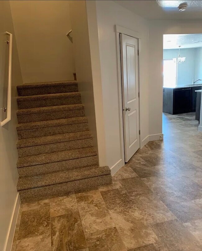 Building Photo - 3104 S Relic Ridge Dr