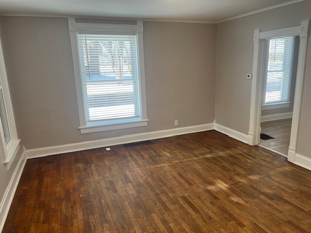 Building Photo - 402 E Elm St