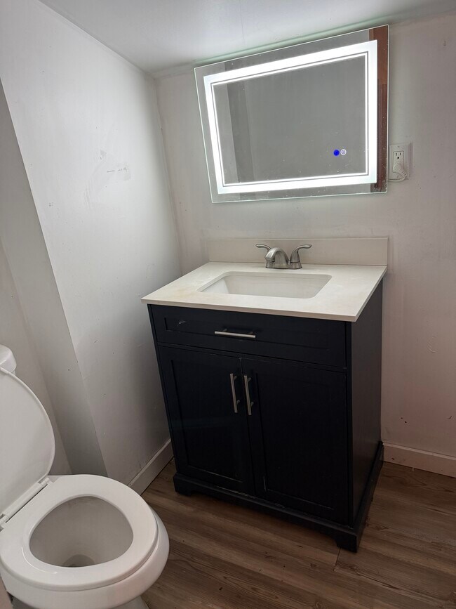 Building Photo - 103 Walnut St