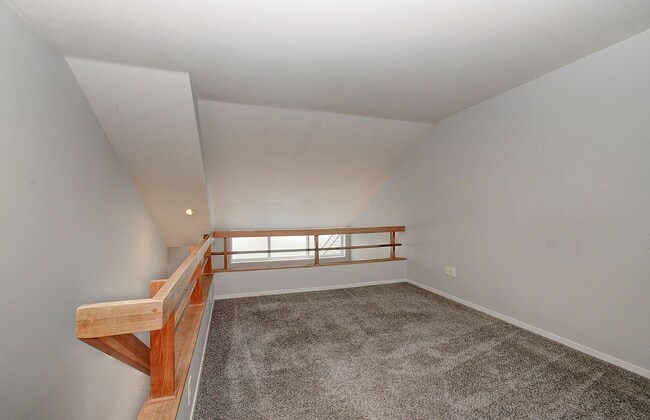 Building Photo - Bright Loft Condo with Stunning Columbia River Views