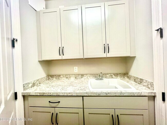 Building Photo - 242 Orchard Ln