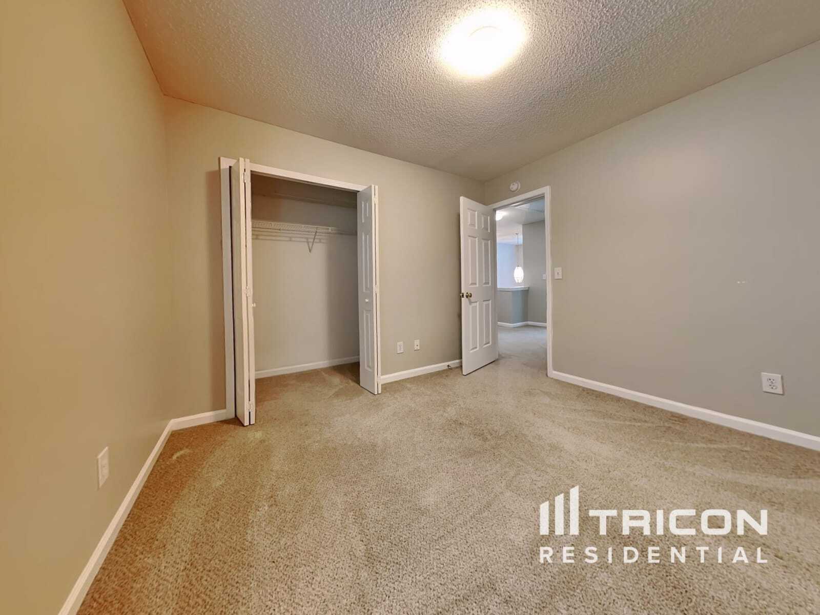 Building Photo - 207 E Creek Ct