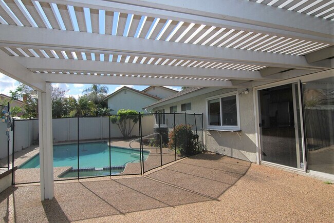 Building Photo - Beautiful 3-Bedroom Home with Pool, Spa & 3-Car Garage in Orange