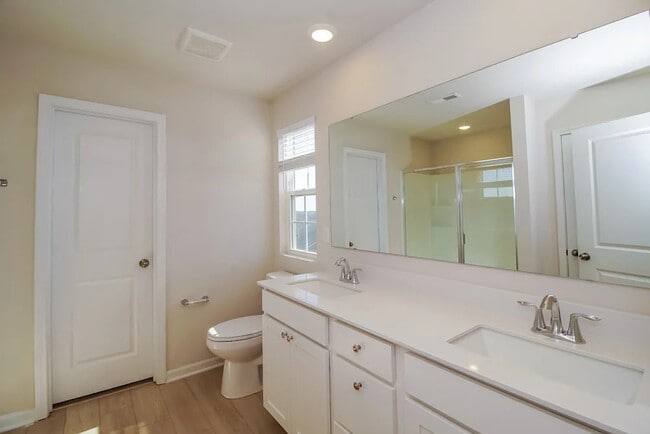 Building Photo - 361 Hollingswood Dr