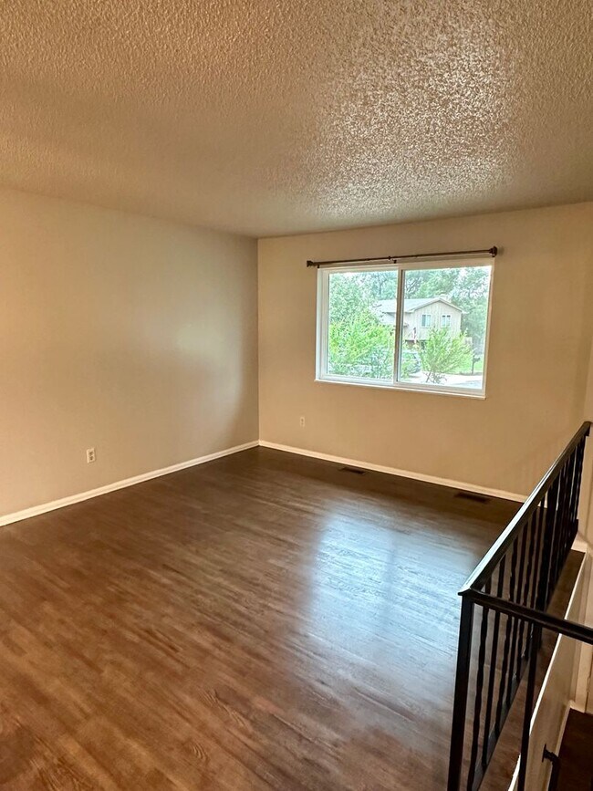 Building Photo - Updated Split-Level Gem | 5BD, 3BA | Large...