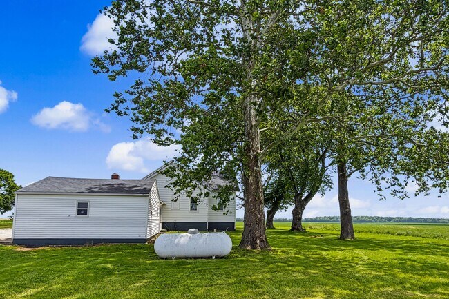 Building Photo - 3 Bedroom, 1 Bathroom Rural Home for Rent – Farmer City, IL-INTERIOR PHOTOS COMING SOON!