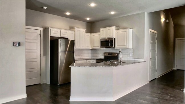 Building Photo - 1813 N Izard Ln