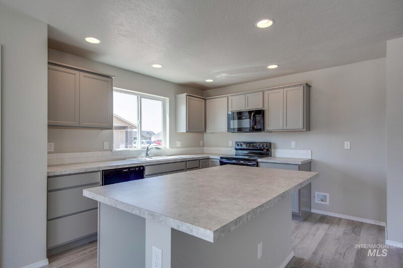 Building Photo - 4530 Giants Way