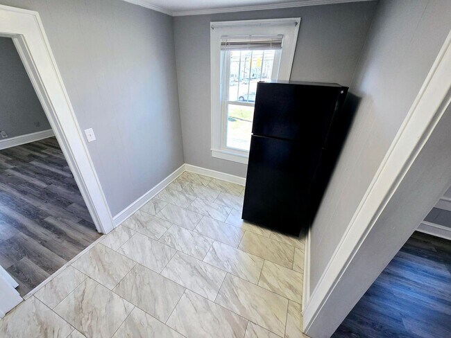 Building Photo - 426 S Beaumont Ave