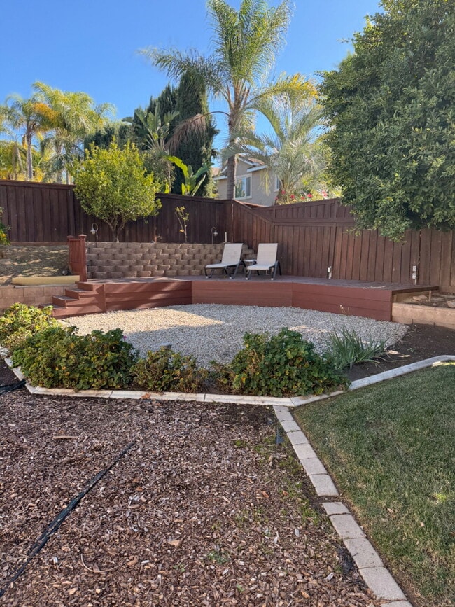 Building Photo - Spacious 5-Bed Family Home w/ 3-Car Garage Near Top Schools in Orange Crest.  One large bedroom a...