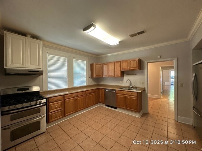 Building Photo - RHODES AREA 4 Bedroom /2.5 Bath House! Gorgeous New Floors