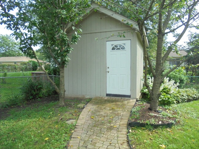 Building Photo - 1085 Hecker Dr
