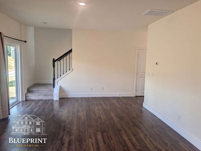 Building Photo - 2024 build, great neighborhood, stainless appliances, granite countertops!