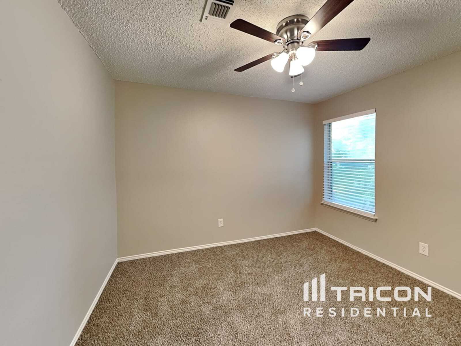 Building Photo - 404 Moss Hill Dr