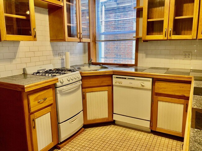 Building Photo - 1231 S 47th St
