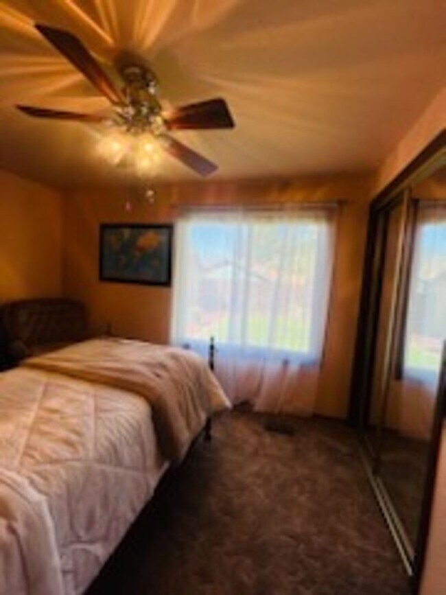 Building Photo - 3-Bedroom, 2-Bath Home Convenient Location...