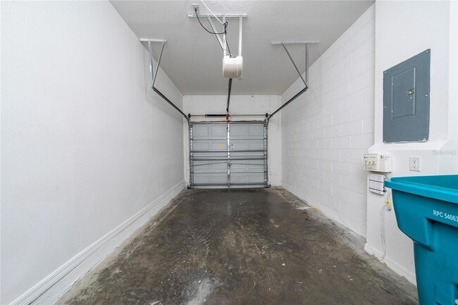 Building Photo - 6460 S Goldenrod Rd