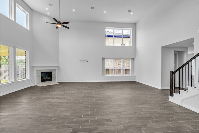 Building Photo - 2115 Jitterbug Ln
