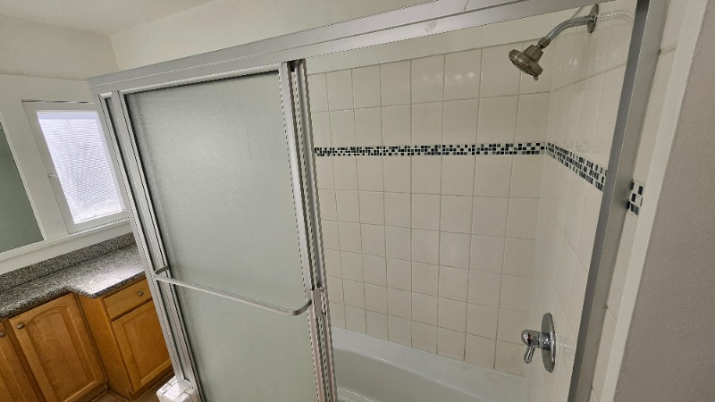 Building Photo - 3220 W 2nd St