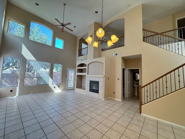 Building Photo - La Cueva Oeste Home!
