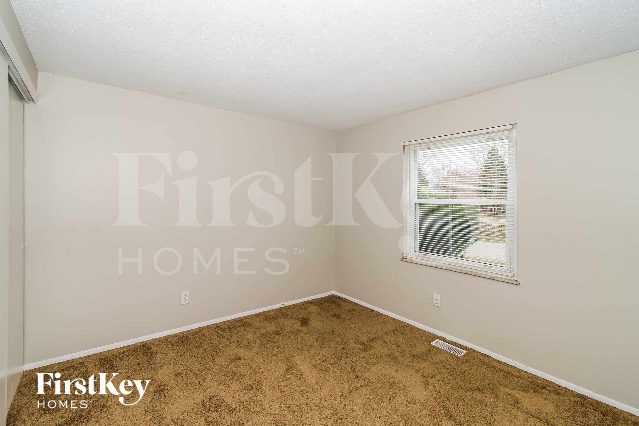 Building Photo - 1733 Mutz Dr