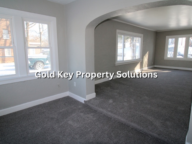 Building Photo - Spacious 3 BR 1 BA House with Dining Room and Basement (NO SECTION 8)