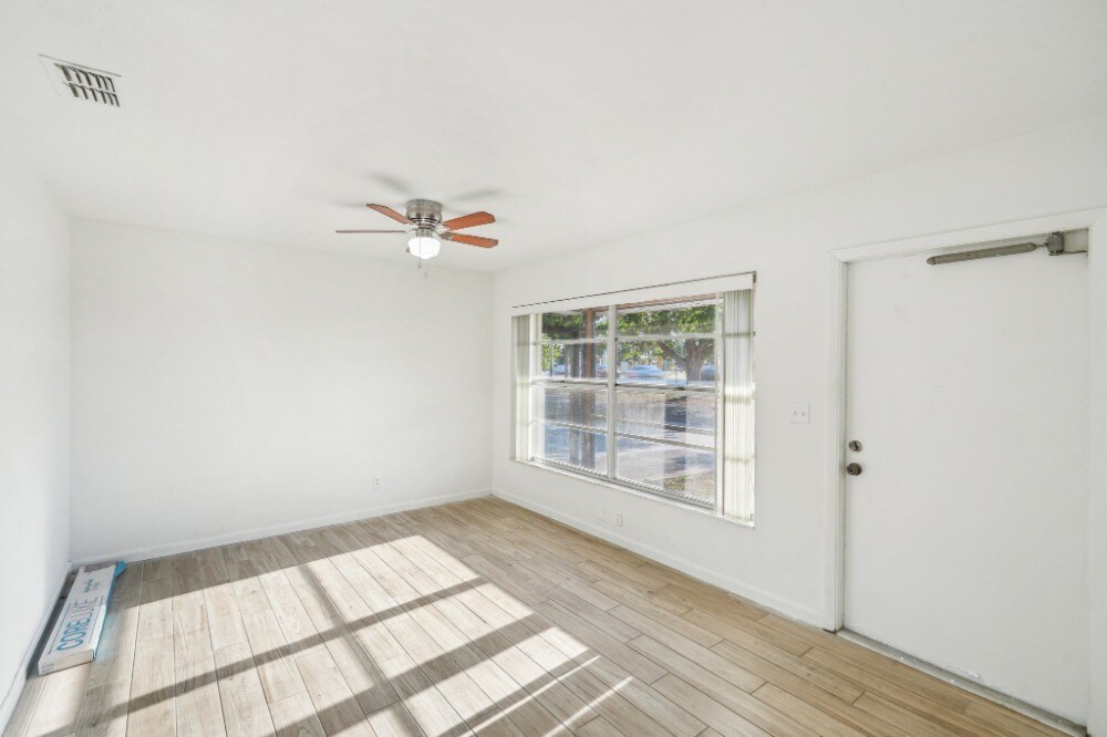Building Photo - 4 Parkwood Villas Ct