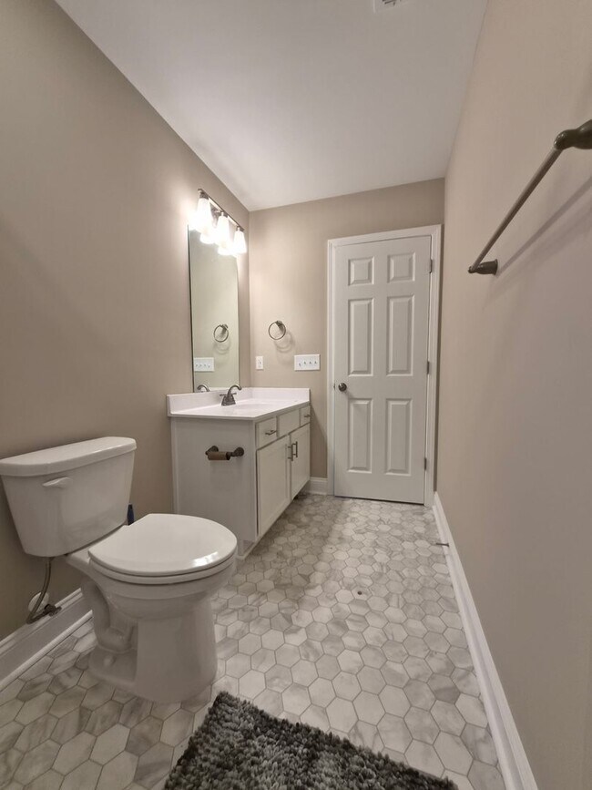 Building Photo - 187 Loren Rd