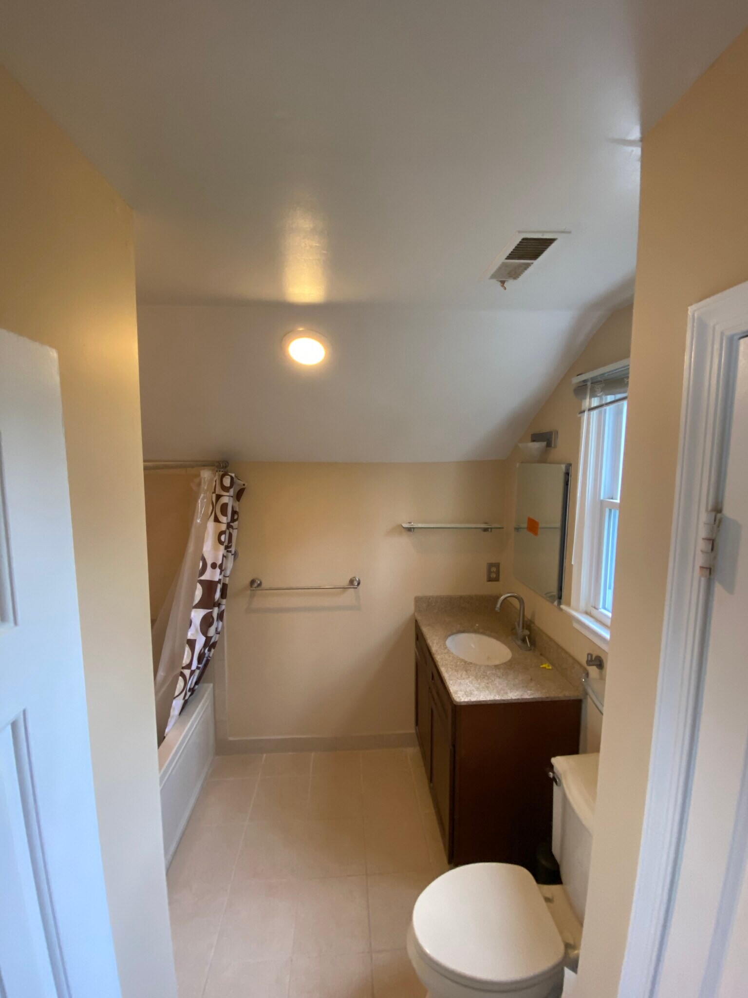 3rd floor master bath - 524 Pine Tops Ct