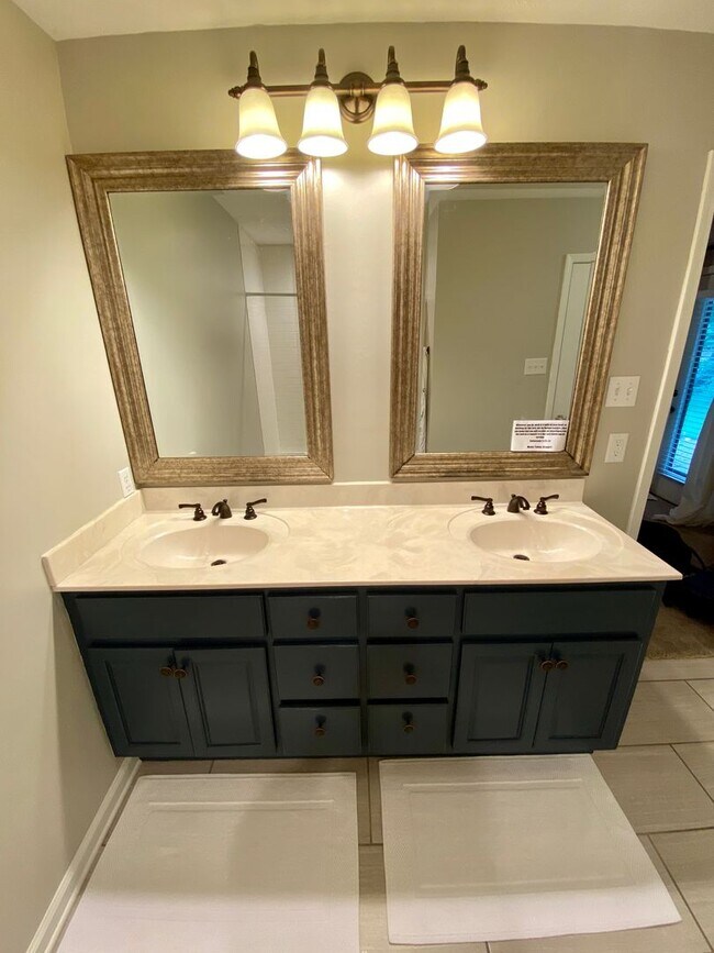 Building Photo - Charming 3-Bedroom Home in Prime Auburn Lo...