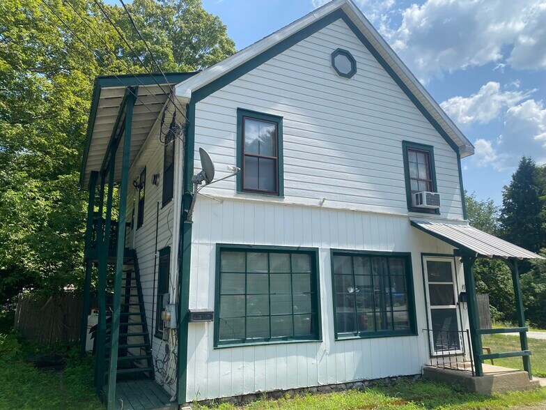 Building Photo - 17 Horicon Ave