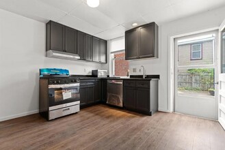 Building Photo - Beautiful 2 Bedroom home in South side ava...