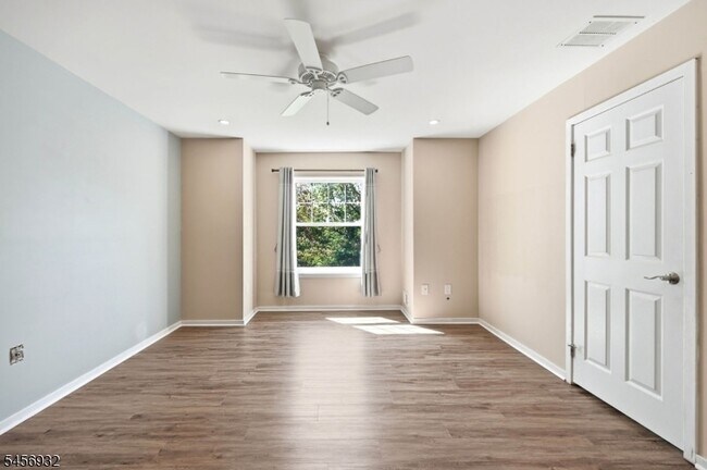 Building Photo - 81 Village Cir