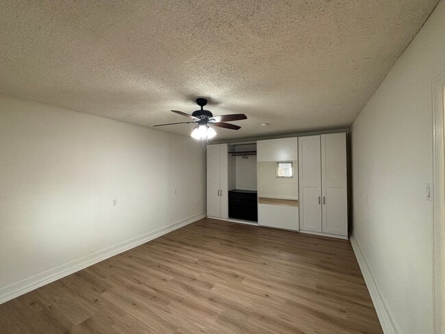 Building Photo - 8060 Kyle St