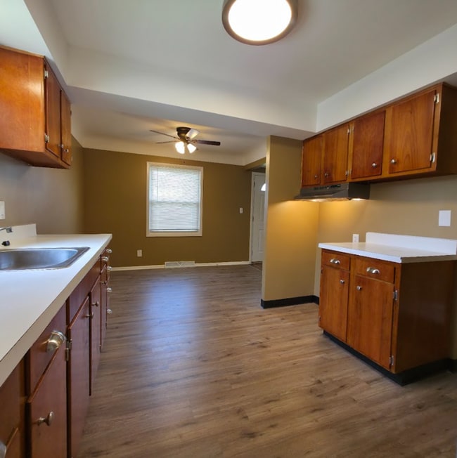 Building Photo - Single Family Home 3 beds 1 bath Available...
