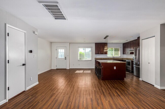 Building Photo - 4508 N 15th Ave
