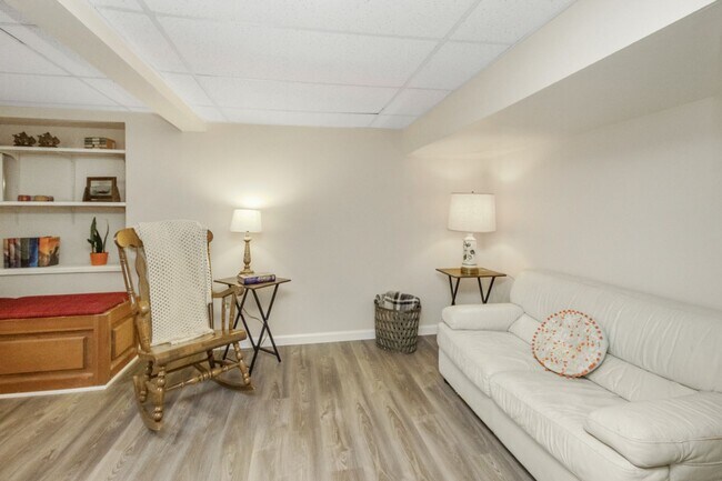 Building Photo - Wonderful 2 Bedroomed House in the heart o...