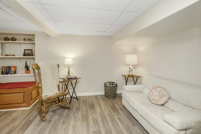 Building Photo - Wonderful 2 Bedroomed House in the heart of Saint Paul.