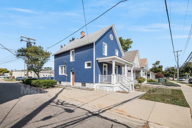 Building Photo - 284 S Union St
