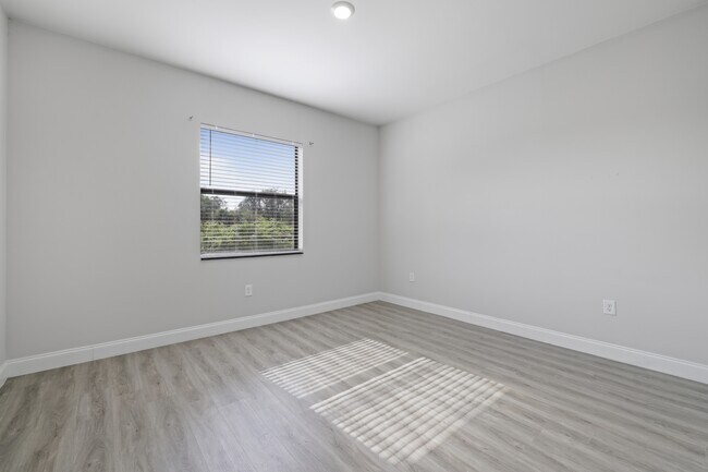 Building Photo - 679 Windermere Dr