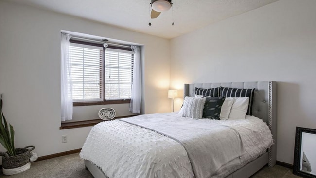 Building Photo - 4 Bdrm/3Bath Single Family Home