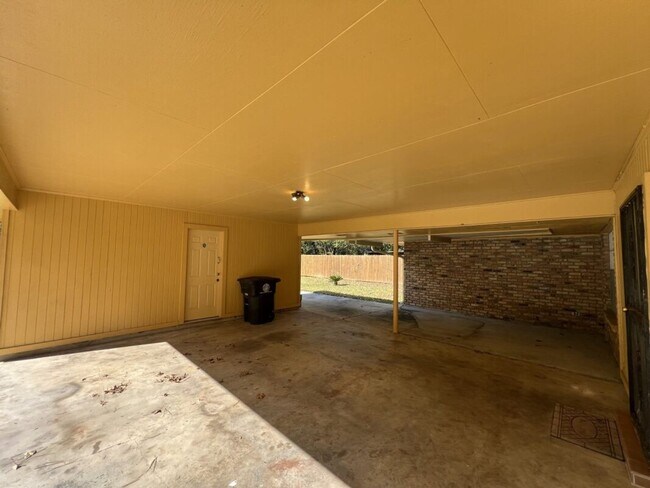 Building Photo - 8823 Cefalu Dr